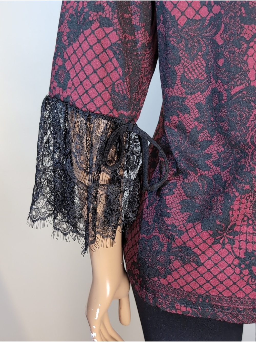 Laura Gothic Lace Blouse Womens Size XL Red Black Vamp Romantic Moody Floral - Picture 6 of 10